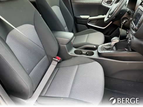 Used 2025 Kia Soul LX w/ LX Technology Package FWD image 12