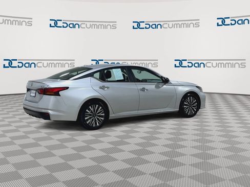 Used 2024 Nissan Altima 2.5 SV FWD image 8