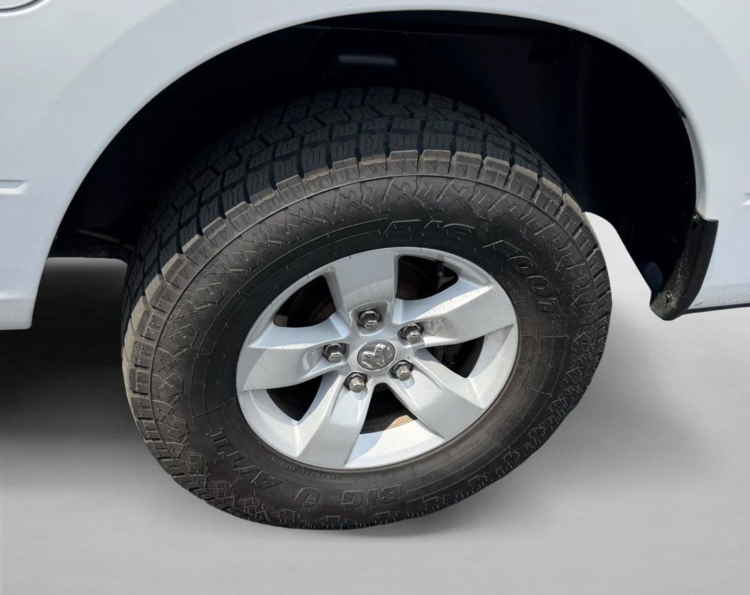 Used 2019 RAM 1500 Classic SLT AWD/4WD image 9