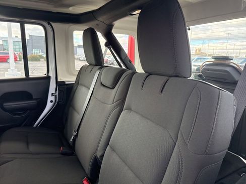 Used 2022 Jeep Wrangler Unlimited Sport image 18