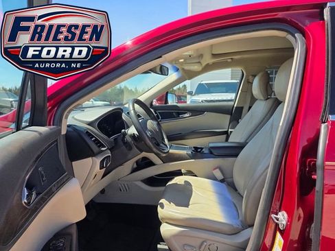 Used 2016 Lincoln MKX Reserve w/ Technology Package FWD image 11
