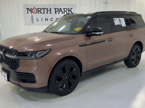 Used 2025 Lincoln Navigator Black Label AWD/4WD image 5