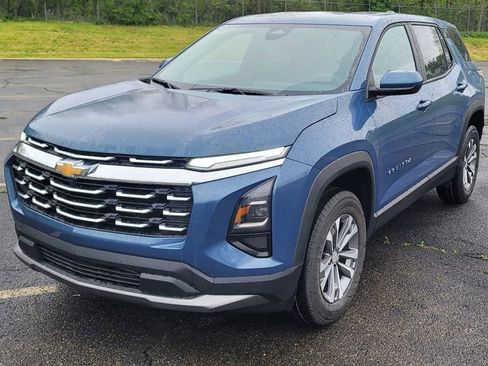 New 2026 Chevrolet Equinox LT w/ Convenience Package II FWD image 3