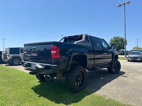 Used 2019 GMC Sierra 2500 Denali w/ Suspension Package, Off-Road AWD/4WD image 4