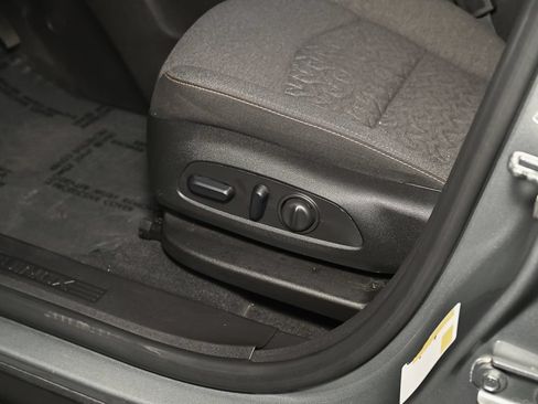 Used 2024 Chevrolet Equinox LT FWD image 21