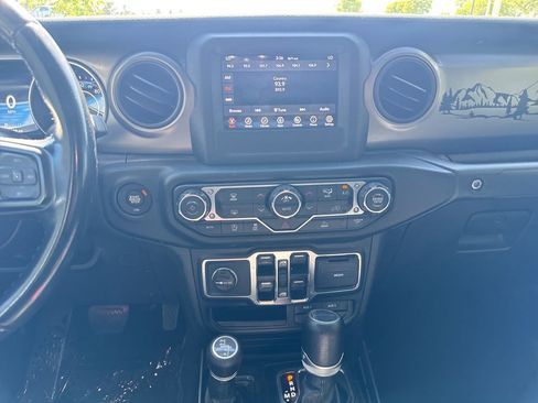 Used 2021 Jeep Gladiator Willys image 18
