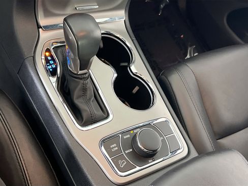 Used 2022 Jeep Grand Cherokee Limited image 16