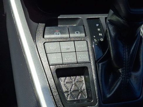 Used 2025 Toyota RAV4 XLE AWD/4WD image 16