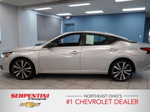 Used 2020 Nissan Altima 2.5 SR w/ Premium Package image 2