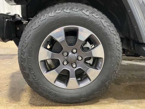 Used 2018 Jeep Wrangler Unlimited Sahara w/ Dual Top Group image 31