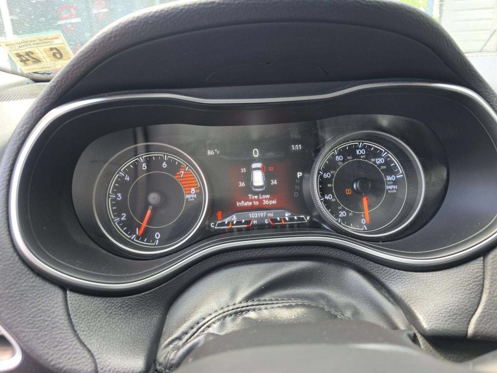 Used 2019 Jeep Cherokee Trailhawk AWD/4WD image 10