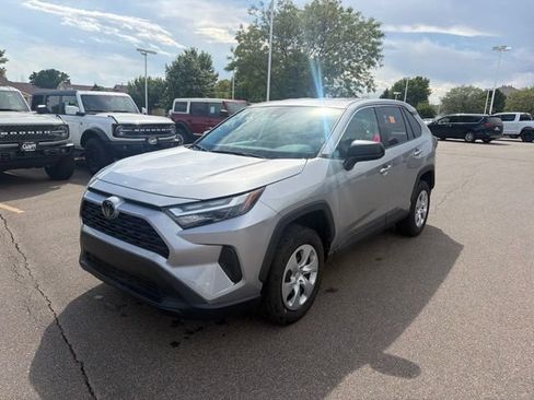 Used 2025 Toyota RAV4 LE AWD/4WD image 5