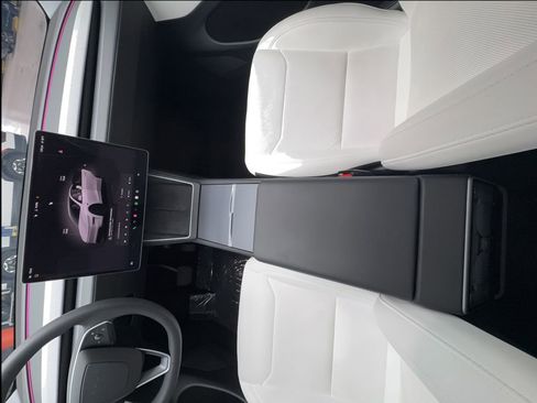 Used 2026 Tesla Model Y 2WD image 35