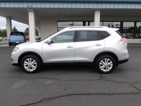 Used 2014 Nissan Rogue SV w/ SV Family Package AWD/4WD image 2
