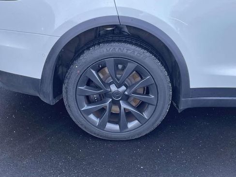 Used 2022 Tesla Model X Plaid image 9