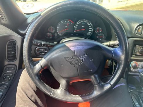 Used 2000 Chevrolet Corvette Coupe w/ Roof Pkg RWD image 10