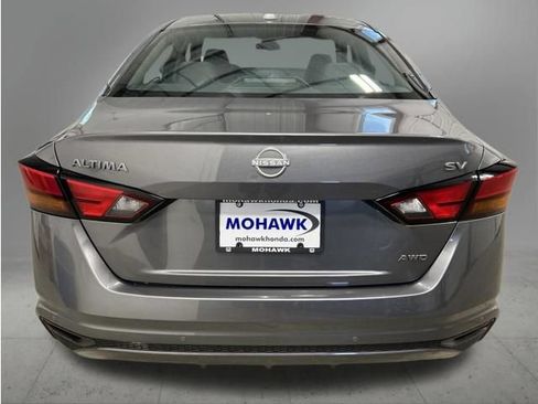 Used 2024 Nissan Altima 2.5 SV AWD/4WD image 4