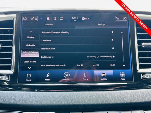 Used 2023 Chrysler Pacifica Touring-L FWD image 7