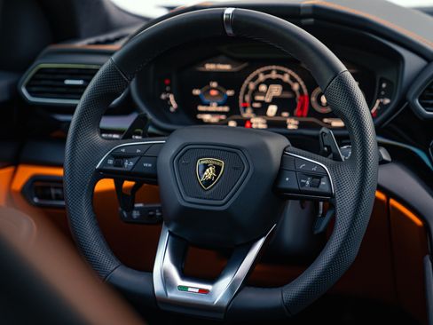 Used 2024 Lamborghini Urus S AWD/4WD image 31