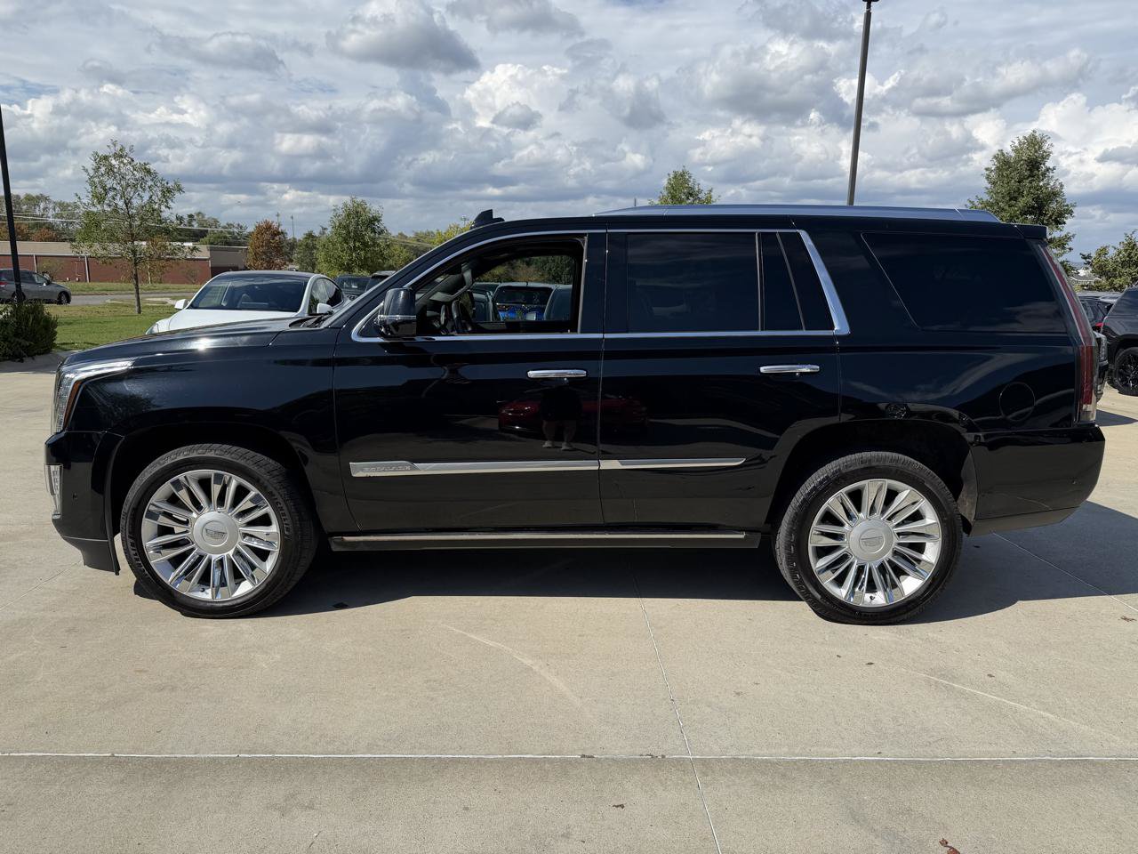Used 2018 Cadillac Escalade Platinum AWD/4WD image 4