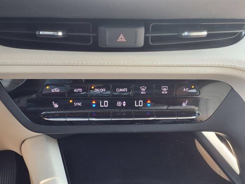 Used 2022 Buick Envision Essence w/ Safety Package FWD image 10