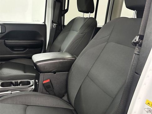 Used 2018 Jeep Wrangler Unlimited Sport S image 13