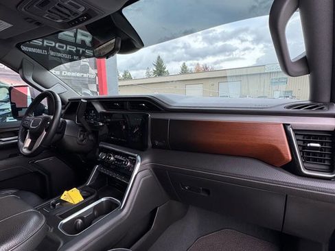 Used 2024 GMC Sierra 3500 Denali w/ Technology Package image 22