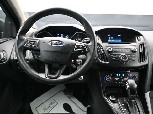 Used 2017 Ford Focus SE FWD image 15
