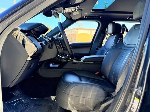 Used 2024 Land Rover Range Rover Sport SE image 25