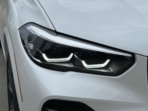 Used 2022 BMW X5 xDrive40i w/ M Sport Package image 11