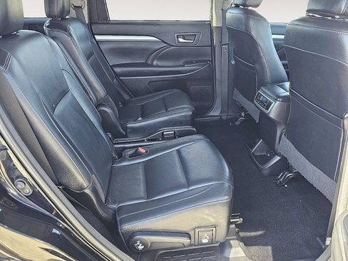 Used 2017 Toyota Highlander XLE FWD image 22