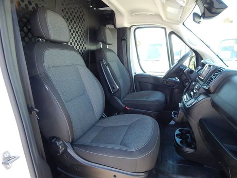 Used 2025 RAM ProMaster 2500 w/ U-Haul Equipment Group FWD image 19