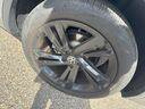 Used 2024 Volkswagen Tiguan SE R-Line FWD image 14