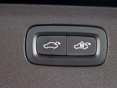 Used 2025 Volvo XC90 B6 Plus AWD/4WD image 32