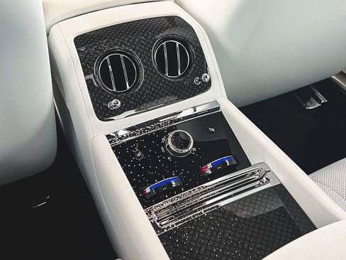 New 2025 Rolls-Royce Spectre Black Badge w/ Leather Finishing Pack image 38