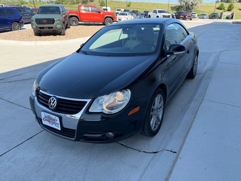 Used 2008 Volkswagen Eos Lux FWD image 13