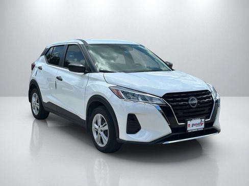 Used 2023 Nissan Kicks S FWD image 3