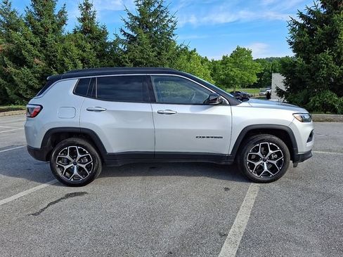 Used 2025 Jeep Compass Limited AWD/4WD image 8