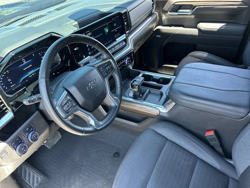 Used 2025 Chevrolet Silverado 1500 LT Trail Boss w/ Convenience Package II AWD/4WD image 10