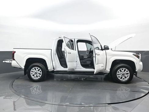 Used 2025 Toyota Tacoma SR5 RWD image 30