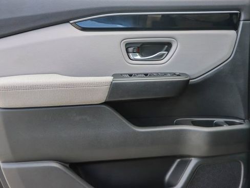 Certified 2024 Honda Pilot LX image 24