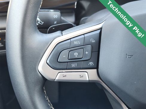 Used 2025 Volkswagen Atlas SE image 27