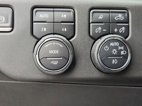 Certified 2022 Chevrolet Silverado 1500 ZR2 w/ Technology Package AWD/4WD image 24