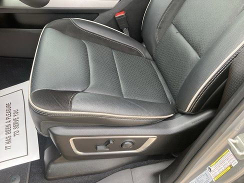 Used 2025 RAM 1500 Laramie image 12