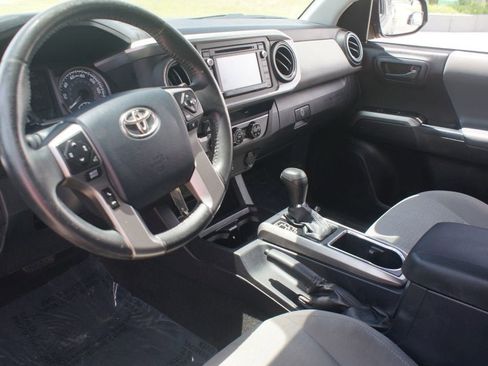 Used 2017 Toyota Tacoma SR5 w/ Tow Package RWD image 12