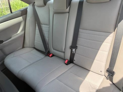 Used 2017 Toyota Camry SE w/ Moonroof Package FWD image 19