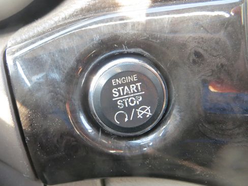 Used 2012 Jeep Grand Cherokee Laredo image 17