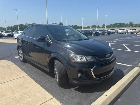 Used 2020 Chevrolet Sonic LT w/ Convenience Package FWD image 2