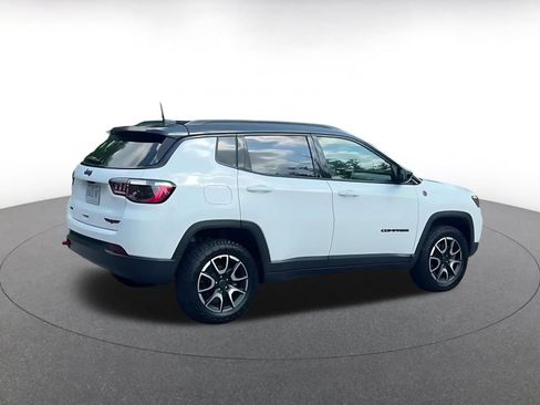Used 2025 Jeep Compass Trailhawk AWD/4WD image 14