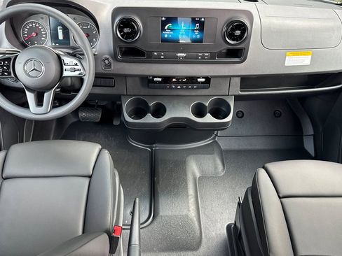 Used 2024 Mercedes-Benz Sprinter 3500 image 3